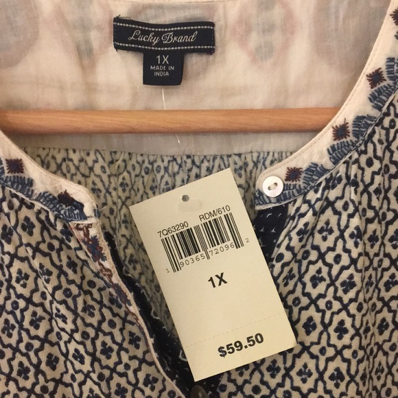 Border Print Button Up Top - Picture 4 of 5